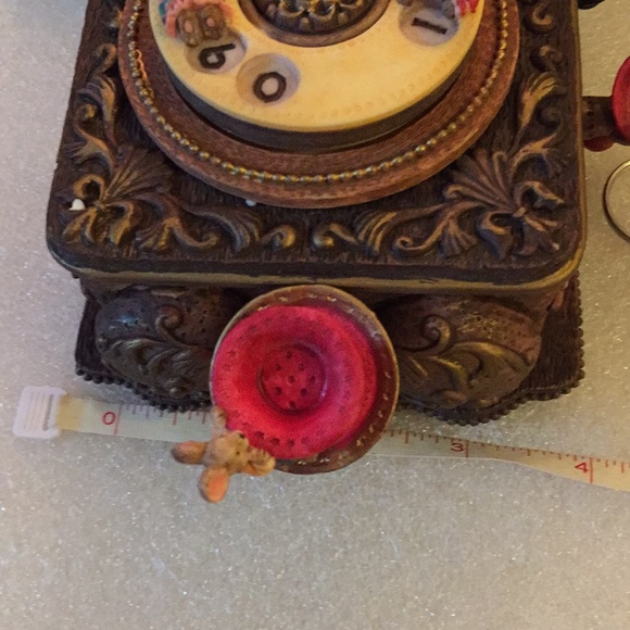 Lucite music box - Picture 7 of 7